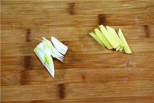 不卤的猪蹄怎么烤,如何卤出外面卖的那种猪蹄