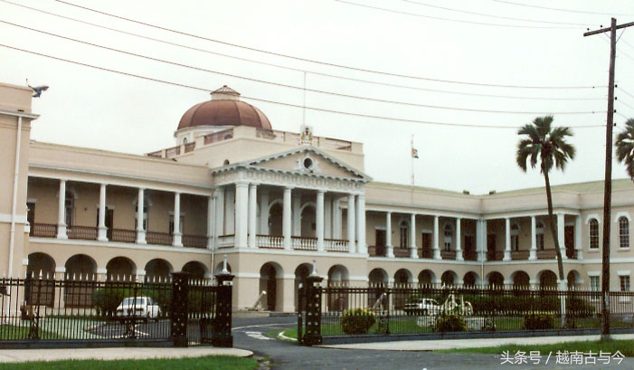 华族是该国第六大民族，建国总统是华人客家人