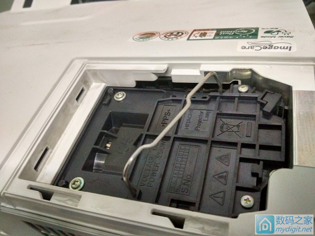 日立347x换灯泡教学,日立a733短焦投影仪手动调焦