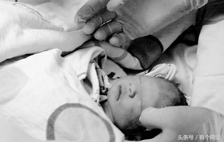 新手宝妈的一个做法，出生7天的宝宝夭折了，90%的父母都不懂
