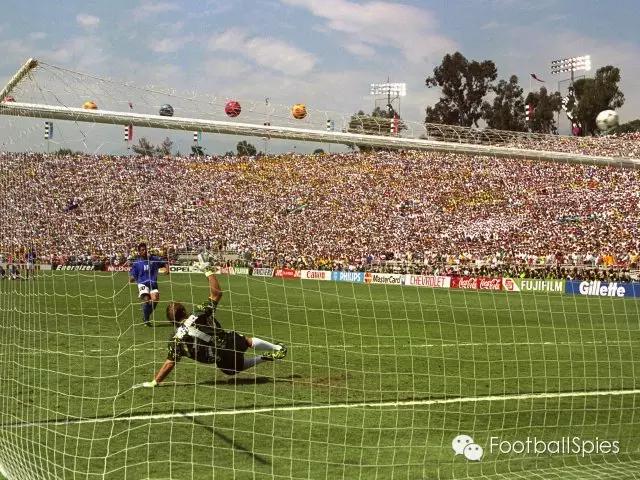 巴乔94年背影图片,49岁的巴乔照片