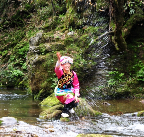 西部刀手，行走于中国道教神山四川洪雅瓦屋山，暗藏杀伐之气！