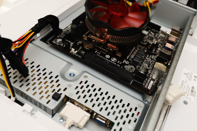 破天荒！HKCX320一体机带曲面屏，性能还能秒台式机