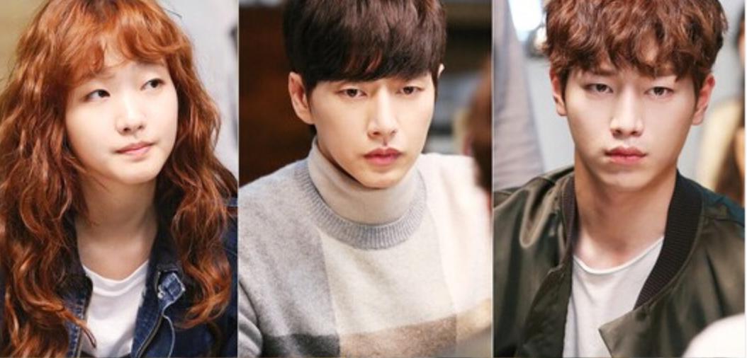 粉底们的《奶酪陷阱》：奶冻、微光、慕丝粉饼，谁还能赢气垫粉底