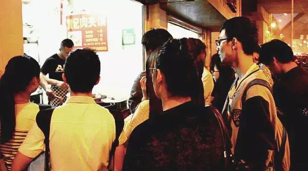 人均10块吃喝玩乐,人均10块钱的食物