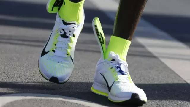 鞋子垫鞋垫老是往后跑怎么办,鞋垫老是往一边跑