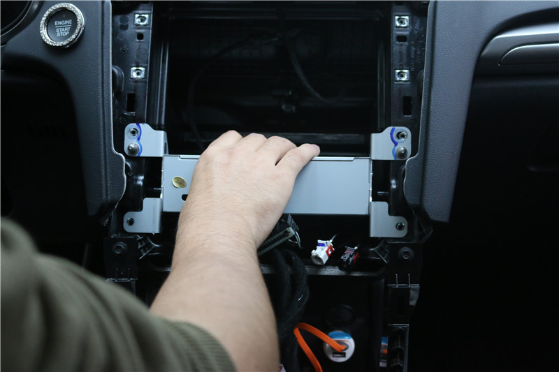 17款新蒙迪欧改畅影12.1寸2G运行+64G储存升级版导航