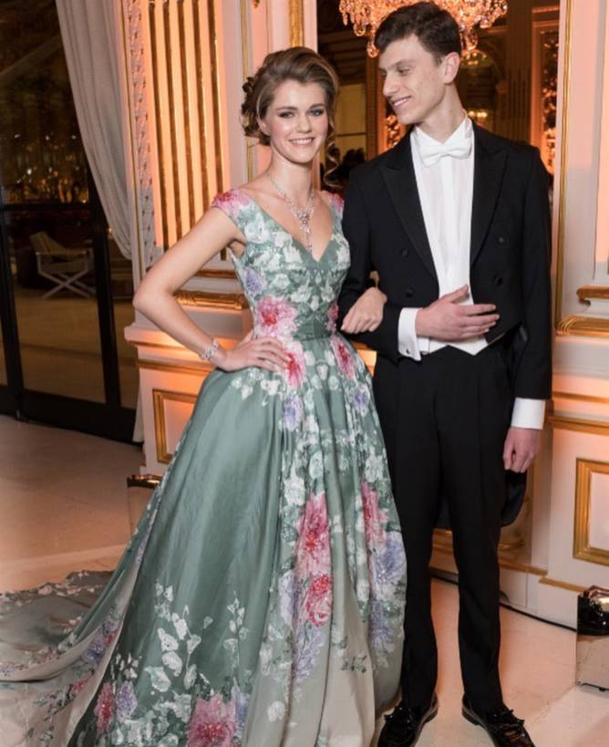 名媛到底是指是男性还是女性,名媛是一种什么人