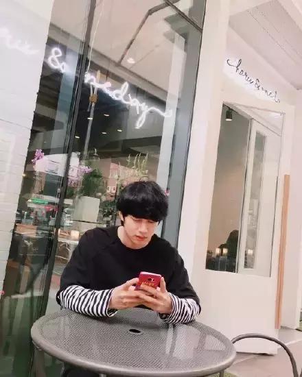 等有钱了，追到韩国欧巴们的店里来场美妙的偶遇！