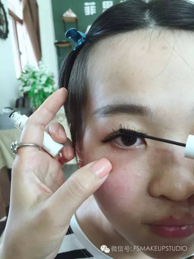 单眼皮双眼皮一单一双,单眼皮调整眼型的方法