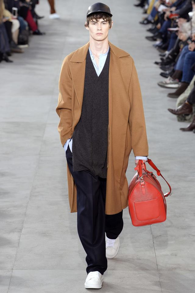 lv和supreme联名暴力熊多少钱,supreme好还是lv好