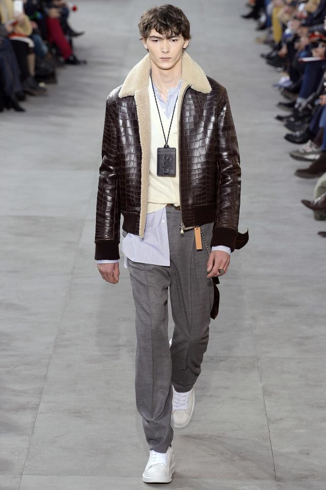 lv和supreme联名暴力熊多少钱,supreme好还是lv好