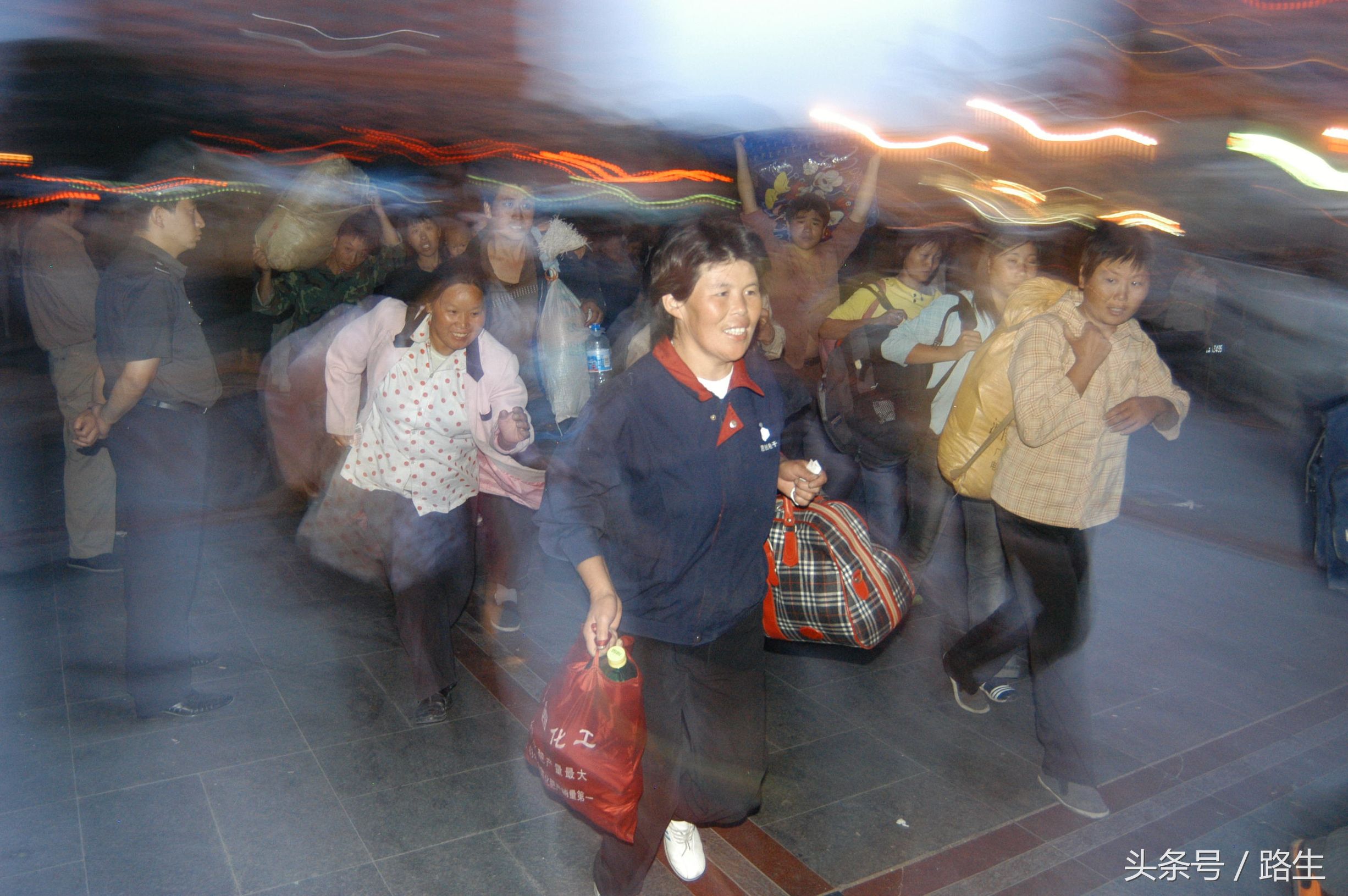 十多年前，我在*疆新**见到的采棉人，那也曾是属于我们的公共记忆