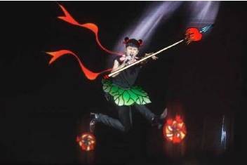 王凯张杰同框,王凯和李健唱歌