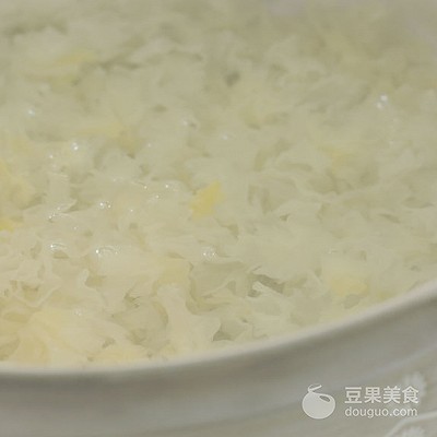 冰糖雪梨银耳糖水,银耳雪梨浆做法