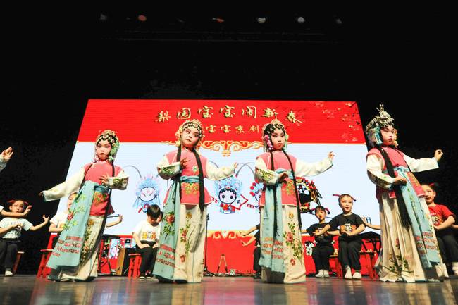 民艺生活周|戏曲、民谣、琵琶、呼麦、重金属……记一场令人难忘的中西音乐盛宴