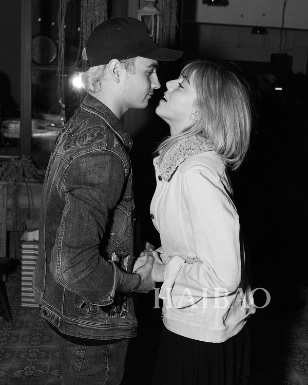 看个时装秀竟然刷出好几对麻豆情侣？你们Z世代的孩子秀恩爱可真高级！