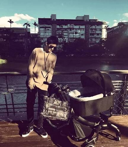 贾静雯家的咘咘现在多大了 (贾静雯咘咘饼干)