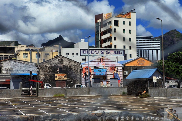 在外国街头演唱中国乐器,在外国街头演奏市集音乐