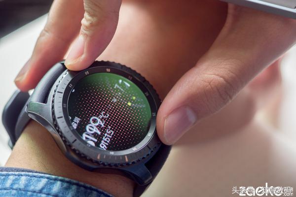 三星手表gears3现在还值得买不,三星手表gears3经典版开箱