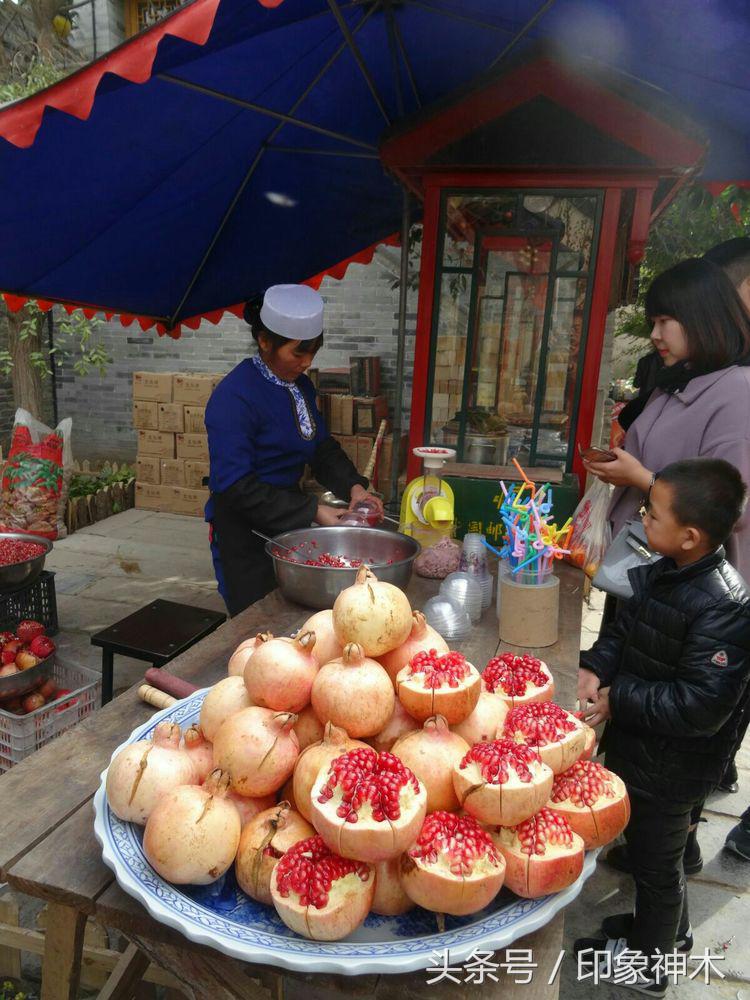 陕北俊俏女子勇闯袁家村大嘴吃四方