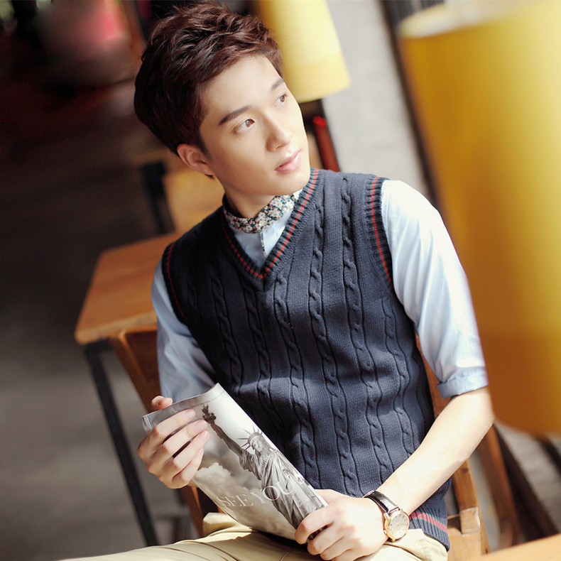 不做大叔,秒变小鲜肉的毛衣背心叠穿技巧!