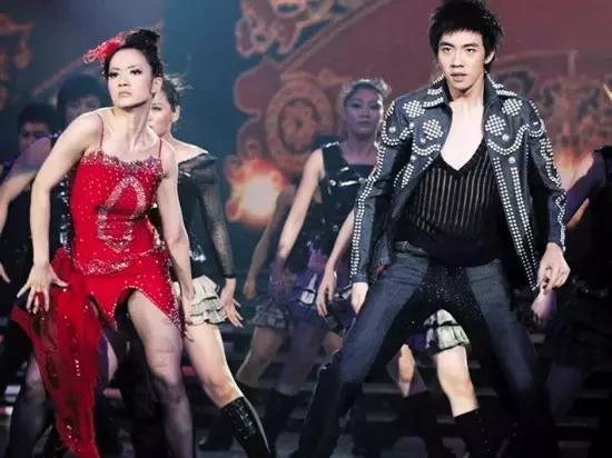 烧伤事件双方粉丝互撕六年，他们承受无尽痛苦，却总是被揭旧伤疤