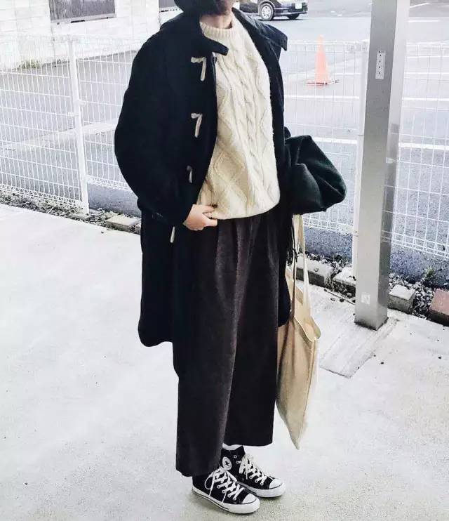 你和女主角之间只差一套韩系大衣,鬼怪同款牛角扣连帽大衣穿搭