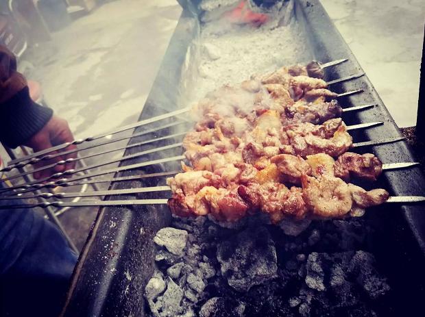 各地美食街的新疆肉串,新疆特色小南坑烤串
