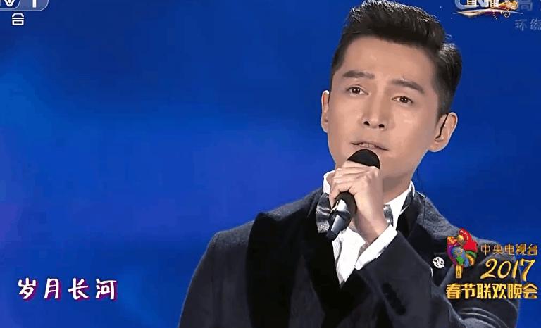 别人争抢上央视春晚，他却屡屡推辞，婉拒背后竟是一份浓浓的爱