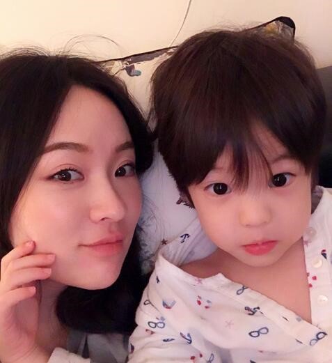 盘点幼年丑哭长大逆袭的星二代们！李小璐女儿最美张庭女儿没救了
