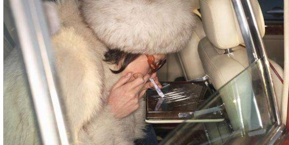 “周立波*品毒**风云”揭秘——快克*卡因可**(古柯碱)