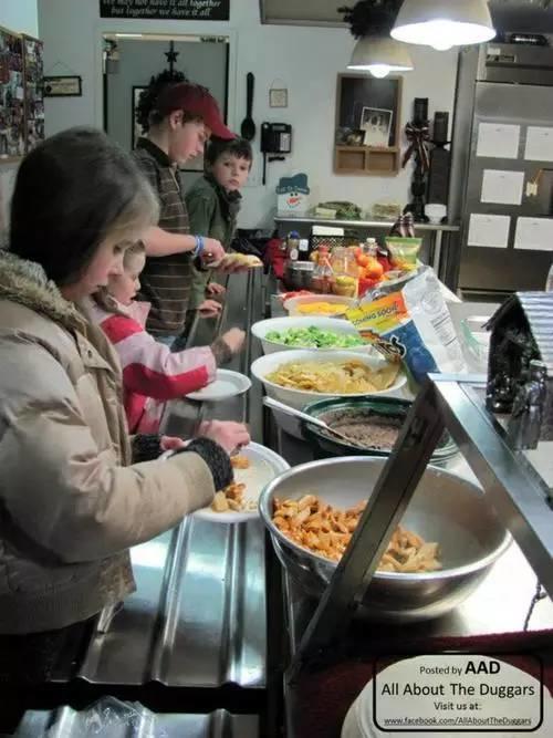 美国夫妇一胎生下17个孩子,美国夫妇生育子女