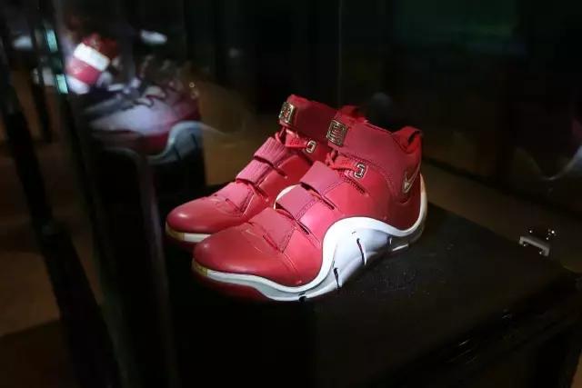 念叁北京正式开业国安名将“圣”杨智为你讲述他的球鞋故事