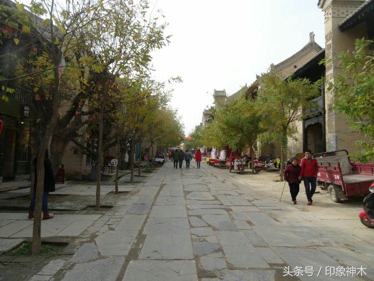 陕北俊俏女子勇闯袁家村大嘴吃四方