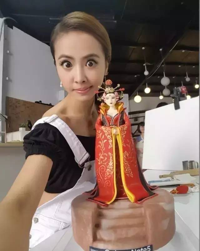 蔡依林拧可乐表情包,蔡依林甜秘密翻白眼表情包