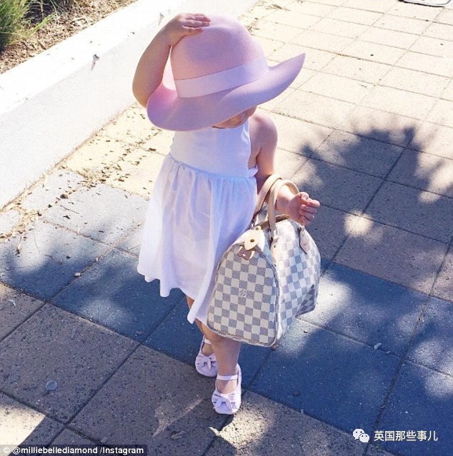 两岁能干嘛？人家的两岁……已经开始各种走秀代言了……