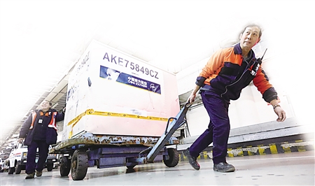 机场装卸工一天500,机场行李装卸上班多长时间可加班