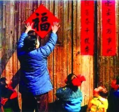 贴春联福字倒贴好还是正贴好,春联的福字正着贴还是倒着贴