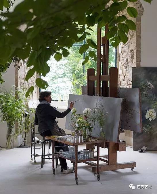 你恨死上班了对吗，但你知道艺术家上班时的样子吗？