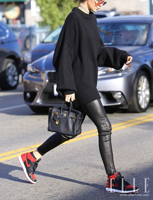 显脚瘦小的运动鞋,最显腿长腿细的高帮鞋