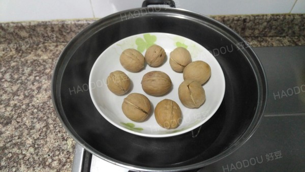 核桃去壳后保存,核桃去壳妙招