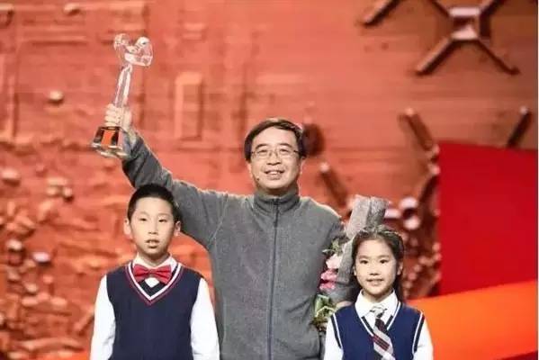 感动中国人物科学院士,科学类感动中国十大人物颁奖词