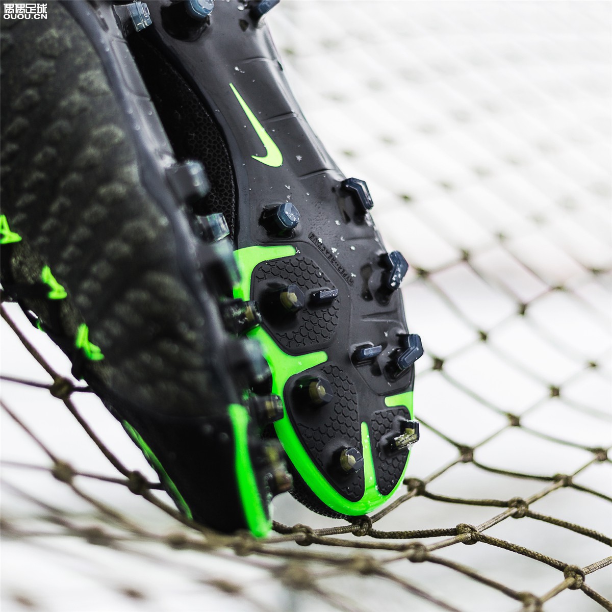 耐克发布毒锋IIITechCraft袋鼠皮版本足球鞋