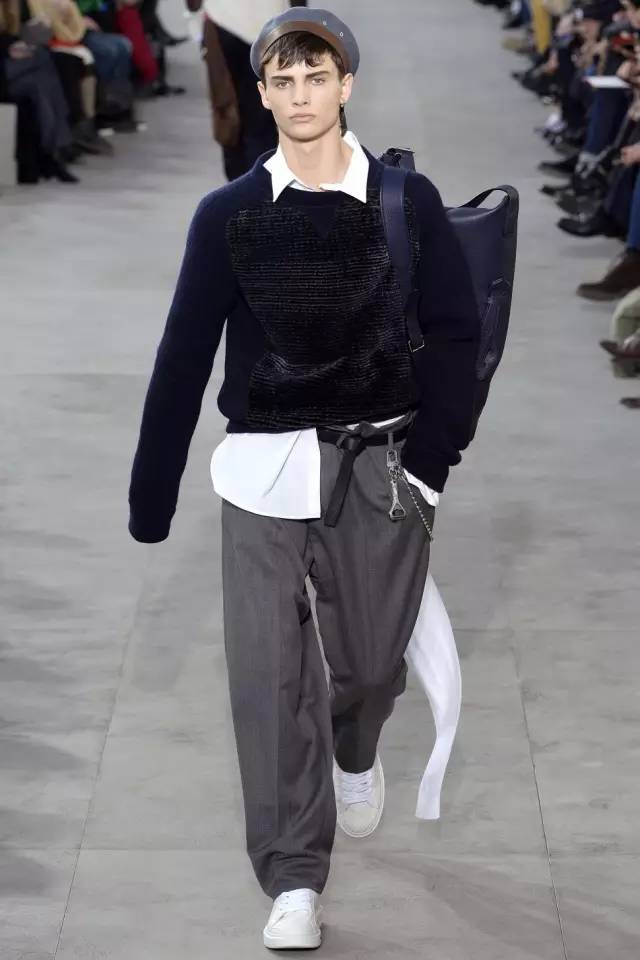 轰动时尚圈LouisVuittonXSupreme系列