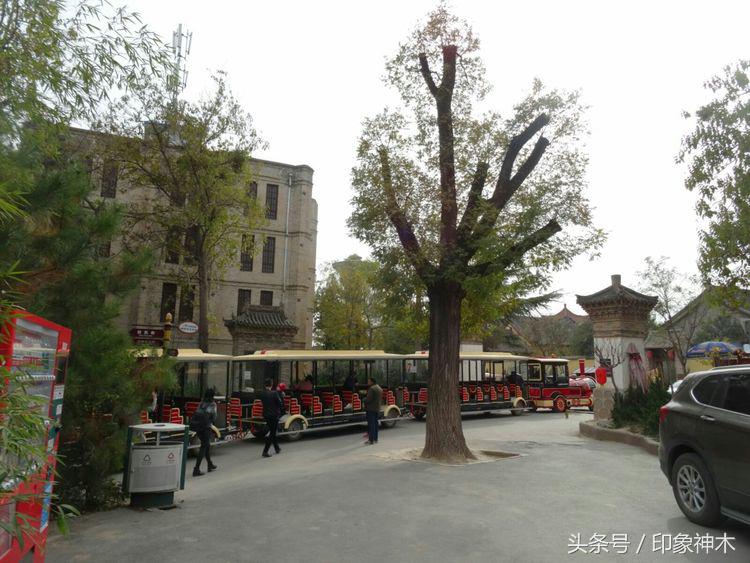 陕北俊俏女子勇闯袁家村大嘴吃四方