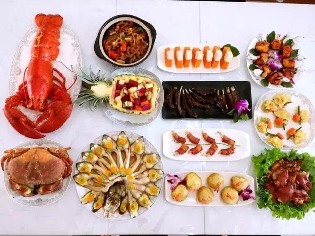 千里奔波只为一年一顿的年夜饭,记忆中的年夜饭人间至味是团圆