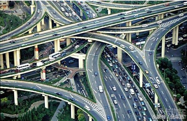 全球十大最心惊胆战的桥,全球最危险的十条公路老司机害怕