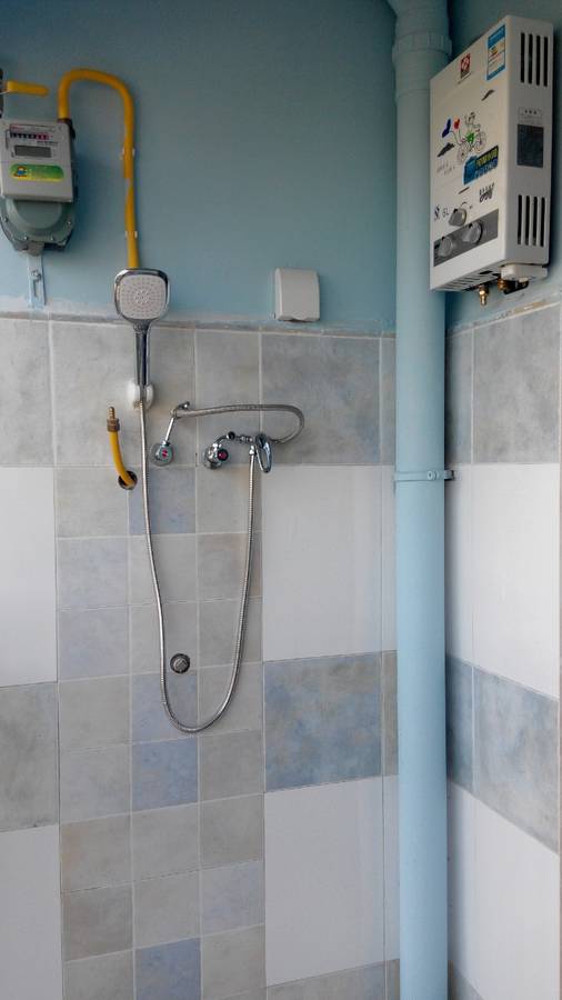 第一套房子花了很多心思，客厅很实在，朋友却说背景墙太花了