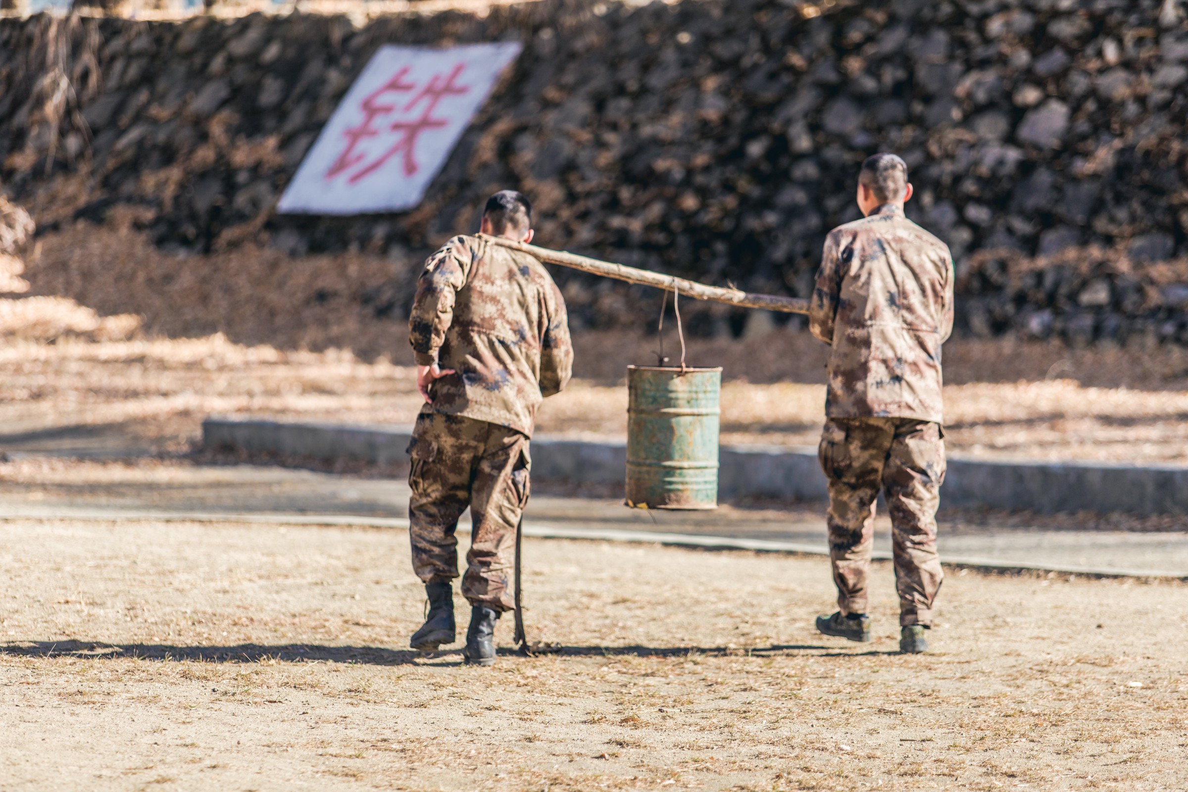 阿里边防军人感人完整视频,边防战士的感人事迹简短80字